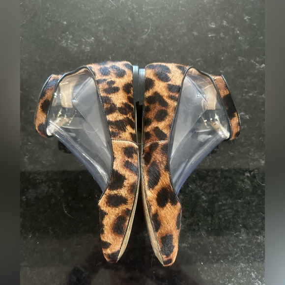 Talbots Round Toe Leopard Print Flats Ankle Strap Sz 6.5 EUC seems to run big - Picture 5 of 11